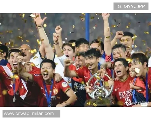 武汉卓尔全力迎战广州恒大争夺中超联赛关键三分的激烈对决